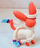 Takara Tomy Pokémon Moncolle: Sylveon PVC Figure